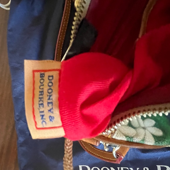 Dooney & Bouke coated Cotton floral printed Satchel in pre-owned condition. - Picture 10 of 12